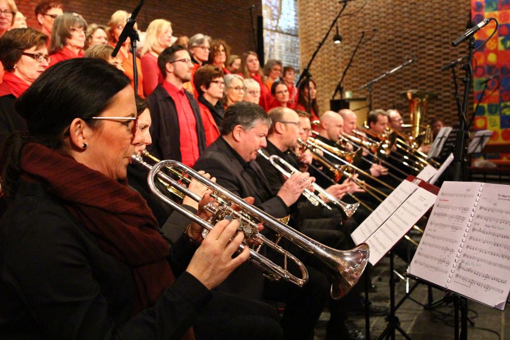 Mit Chor in der Apostelkirche